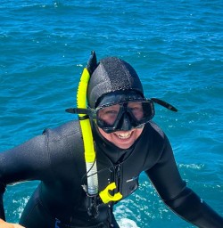 guest swimming with dolphins in Kaikoura GE08DEC25