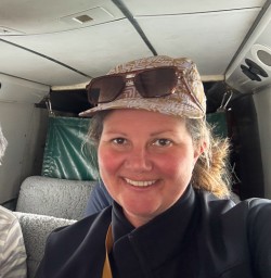 guests and guide Emily fly to Stewart Island GW09DEC25