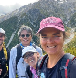 guests and guide Kahu and Corinne in Mt cook national Park PS02MAR26