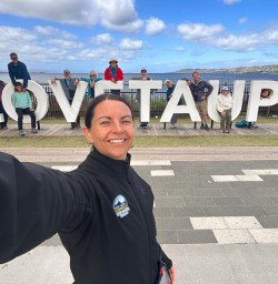 guests and guide Natalie in Taupo SN17FEB26