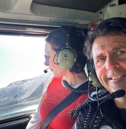 guests and guide Ross fly into Siberia Valley GE24NOV25