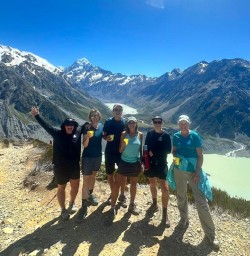 guests and guides Shona and Jamie in Mt cook National park MP05JAn26