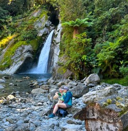 guests at Giant Gate Milford Track GE26JAN26