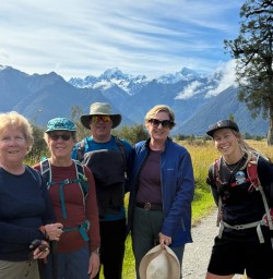 guests at lake matheson MP05JAn26