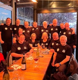 guests enjoying dinner stewart island GW25OCT27
