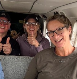 guests excited on flight to Stewart Island GW18NOV25
