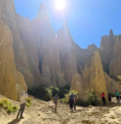 guests explore Clay Cliffs PS02MAR26