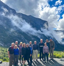 guests explore Fiordland National Park GW27JAN26