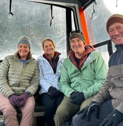 guests explore Milford track water taxi GE09MAR26