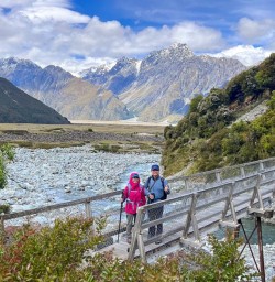 guests explore Mt Cook Aoraki National Park PS22DEC25