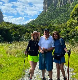 guests explore Paparoa National Park KC16FEB26