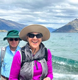 guests explore Queenstown MP19JAN26