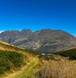 guests explore Queenstown PS30MAR26
