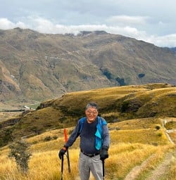 guests explore Rocky Mountain Track in Wanaka RM23MAR26