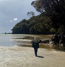 guests explore Ulva Island GW17FEB26