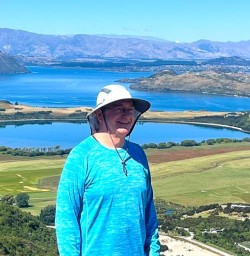guests explore Wanaka RP02FEB26