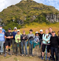 guests explore and hike in wanaka PS19JAN26