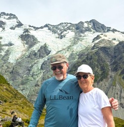guests explore aoraki mt cook national park GE02FEB26