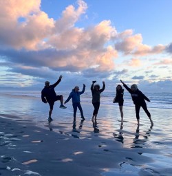 guests explore beaches west coast RM09FEB26