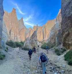 guests explore clay cliffs in omarama PS06APR26