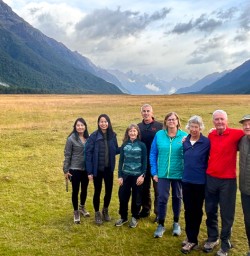 guests explore fiordland national park PS09FEB26