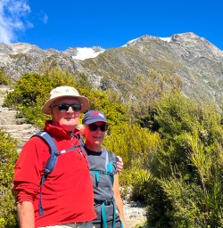 guests explore mt cook aoraki national park PS09FEB26