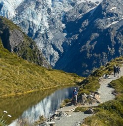 guests explore mt cook national park MP23FEB26