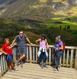 guests explore rocky mountain track wanaka RM26JAN26