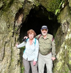 guests exploring Karangahake Window walk SN17FEB26