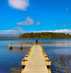 guests exploring Lakes along west coast GE10NOV25
