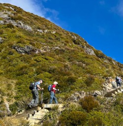 guests exploring Mt Cook Aoraki National Park KC10NOV25