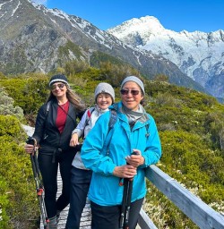 guests exploring Mt Cook National Park PS01DEC25