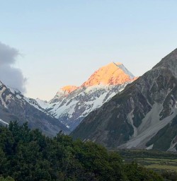 guests exploring Mt Cook National Park RM17NOV25