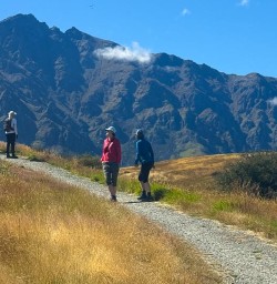 guests exploring Queenstown MP05JAn26