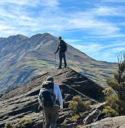 guests exploring Wanaka hike GE03NOV25