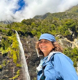 guests exploring Waterfalls on Milford Sound Cruise PS23FEB26