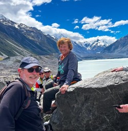 guests exploring aoraki mt cook national park RM26JAn26