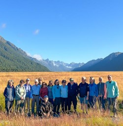 guests exploring fiordland national park MP12JAN26 