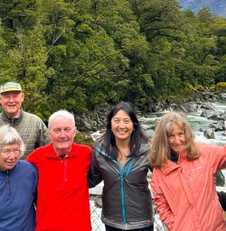 guests exploring fiordland national park PS09FEB26