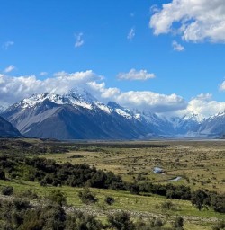 guests exploring mt cook national park GE24NOV25