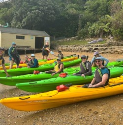 guests getting ready to kayak in queen charlotte sound MP05JAN26 