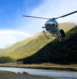 guests heli in siberia valley GE16MAR27
