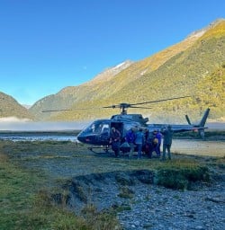 guests heli into siberia valley GE09MAR26