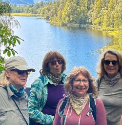 guests hike Lake Matheson GE19JAN26