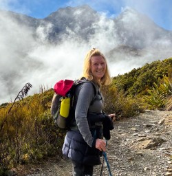 guests hike in Fiordland National Park RM23FEB26