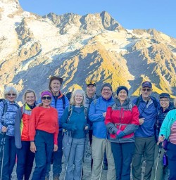guests hike in Mt Cook National Park PS16MAR27