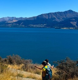 guests hike in Queenstown PS16MAR26