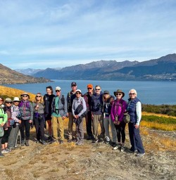 guests hike in Queenstown RM23FEB26