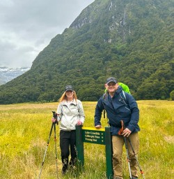 guests hike in Siberia Valley GE12JAN26