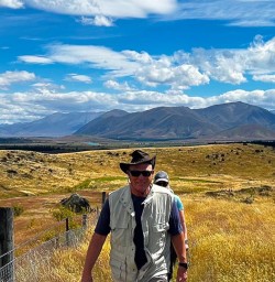 guests hike in mackenzie country RM26JAN26